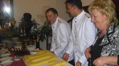 <b>LA FESTA. </b>Il maxi dolce con i numeri del 2011