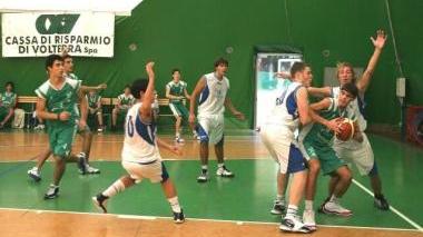 Un’azione del Basket Sei Rose in campionato