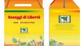 I pacchi della legalità con i prodotti della coop sociale “Lavoro e non solo”