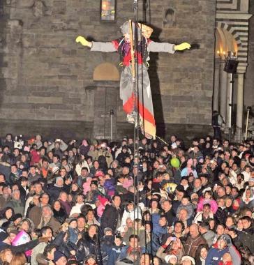 6 gennaio 2010, la Befana scende dal campanile