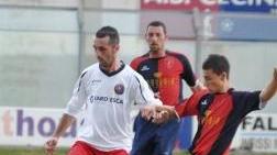 SPORTING in campo: i rossoblù affrontano al Loris Rossettii il Salviano in un match di alta quota: qui il bomber Lo Conte in azione, da lui Giovannelli si aspetta una grande prova