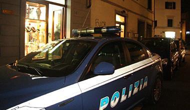 Fanno esplodere un distributore di profilattici, presi due minorenni