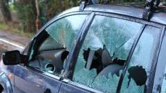 Un’auto danneggiata