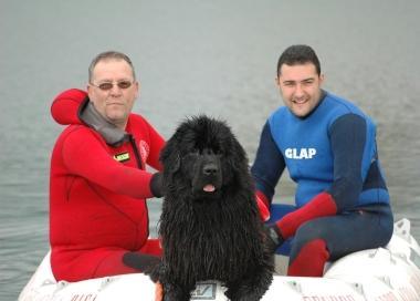 Sopra: Seppia, il cane Cleo e Banchelli; a destra Rossi 