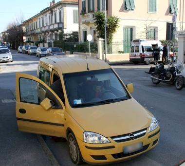 <b>SCONTRO.</b> Lauto coinvolta nellimpatto col bus 