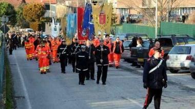 L'ultimo bacio di Rita e l'applauso dei 5000 per l'addio a Giaco'