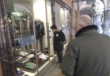 Saldi, in molti negozi ci sono già