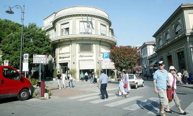 Il Palazzo del turismo di viale Verdi continua ad ospitare lufficio informazioni 