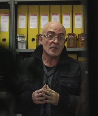 Uno dei due titolari della Pratogiochi Automat di via della Romita. A destra i rilievi della polizia