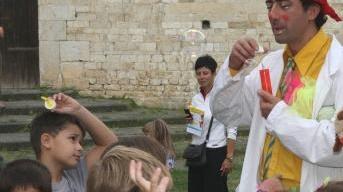 Magia e clown per le vie di Suvereto