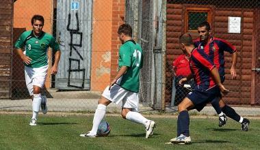 Unazione del derby giocato nella prima giornata di andata tra Ponsacco e Tuttocuoio al Comunale    