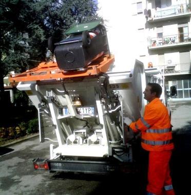 La raccolta porta a porta dei rifiuti   