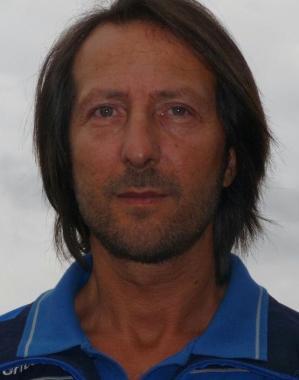 Il tecnico Antonio Colonna A destra la formazione titolare della Galcianese  