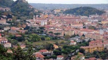 Una panoramica di Massa: il comune dovrà trovare soldi tra gli evasori Ici