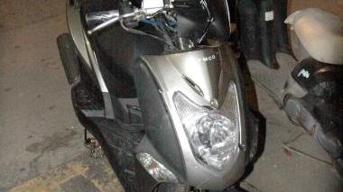 Lo scooter del ragazzo coinvolto nell’incidente