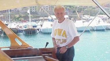 Un’immagine di Trapattoni in barca a Talamone