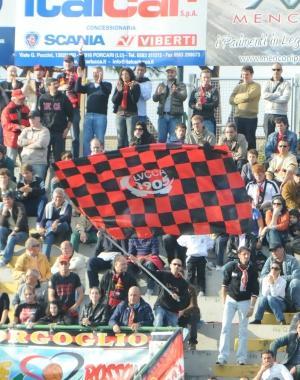 La tifoseria allo stadio Porta Elisa   