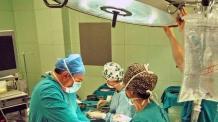 Medici al lavoro nelle sale chirurgiche del Ceppo