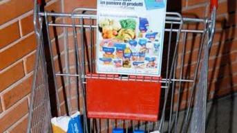 Un carrello della Coop