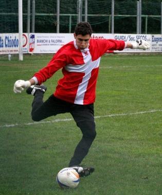 Andrea Poli durante un rinvio 