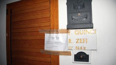 <b>SOTTO SEQUESTRO.</b> I sigilli apposti allabitazione dei Quinci di via Matteotti a Stiava 