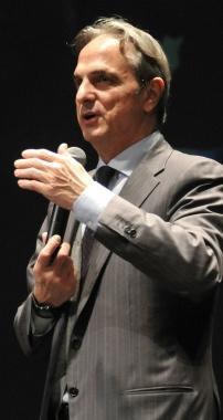 Il sindaco Roberto Cenni