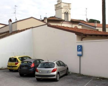 <strong>IL CARTELLO.</strong> Così è indicato il park pubblico