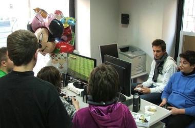 Nonni e nipoti si sfidano nei giochi di ieri e di oggi