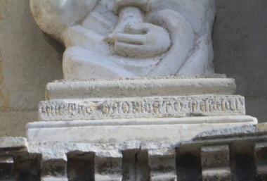 <b>IL MISTERO.</b> Racchiuso nella scritta bizantina scoperta sotto la statua 