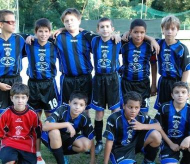 Piccoli azzurri al lavoro, nel calcio e nel karate 