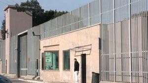 Muore in cella a 28 anni, scatta la protesta dei detenuti. I familiari: vogliamo chiarezza