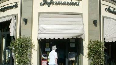 L’ingresso dell’Apt in viale Verdi e il sindaco Giuseppe Bellandi