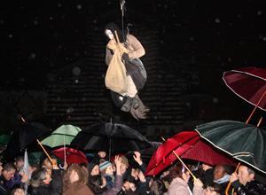 Befana bagnata ma sempre generosa con i più piccoli