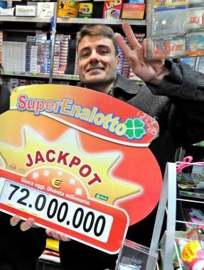 Giocati 21 milioni affidandosi al dio del jackpot