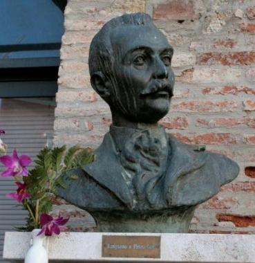 La statua di Pietro Gori