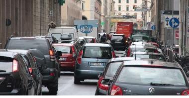 Traffico caos in via Grande: il Comune &egrave; intenzionato a simipedonalizzare la strada 