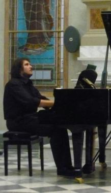 Il pianista Lorenzo Macchioni 