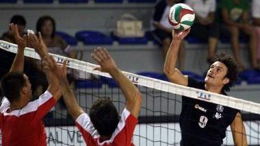 Francesco Mattioli prova col pallonetto