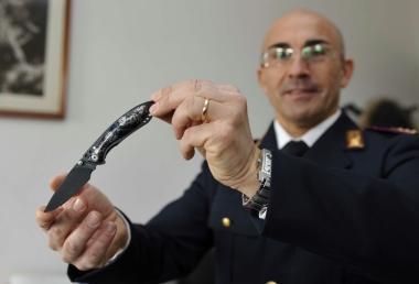 <b>COLTELLO.</b> Larma con la quale scassinavano le colonnine del distributore 