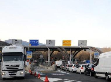 Code al casello aullese della Parma Mare     