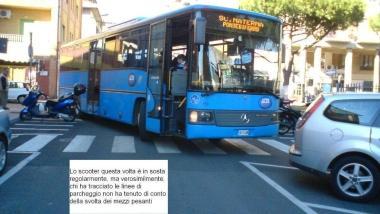 Autobus della Tiemme bloccati a causa della sosta selvaggia negli incroci o in doppia fila    