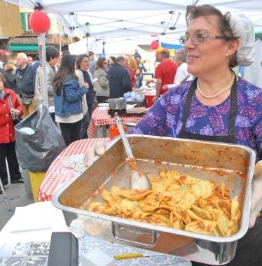 Ravioli al sugo pronti per i passanti 