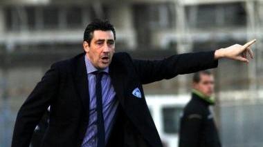 Il tecnico Alfredo Aglietti si sbraccia in panchina