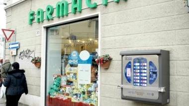 Il distributore fatto esplodere e subito riparato a Colline