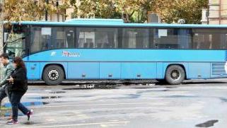 Un pullman della Tiemme in sosta al terminal di via da Vinci
