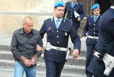 Andrea Falaschi all’uscita del tribunale e, a destra, Oksana Auskelyte