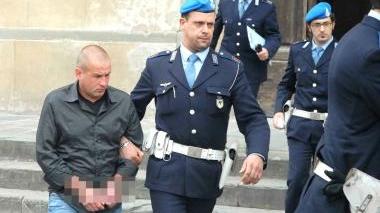 Andrea Falaschi all’uscita del tribunale e, a destra, Oksana Auskelyte