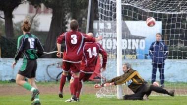 Piombino ripreso nel finale, ma conserva il primato