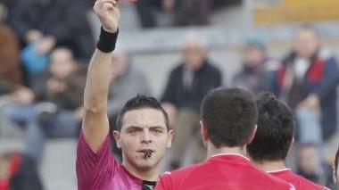 <b>ROSSO.</b> L’espulsione di Lucioni al 22’ del primo tempo