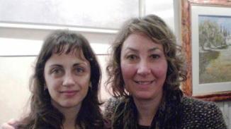 L’assessore Sara Bini (a sinistra) con Barbara Enrichi protagonista anche nel film ”Il Ciclone”